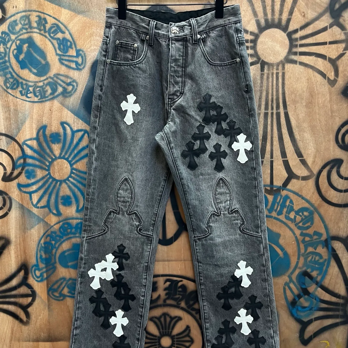 P720 Chrome Hearts Limited Series New City Limited Jeans Chrome Hearts City Limited Jeans vintage levis American made 501 505 517 base version remake Levis American made 501 base version Imported sheepskin 925 silver remake Customers provide waist and trousers length or height and weight The studio will select the most suitable base version for you to remake There are many people doing remakes in the market Don’t belittle or comment The difference is visible to the naked eye See more and compare for yourself #CHROME HEARTS Unisex style